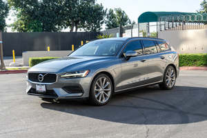 Volvo V60 T5 Momentum FWD Plus 2020 Usado en Buen Estado, Sin Accidentes, Conducción Izquierda/Derecha - Product Image 6