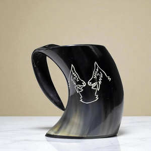 Tazas de Cuerno Vikingas de Estilo Clásico con Diseño Personalizado, Tazas de Cuerno Grabadas para Café y Cerveza - Product Image 1