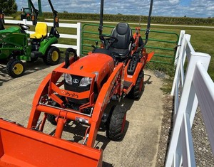Tractor Cortacésped Industrial de Alto Rendimiento LA230, Compacto, Utilitario, Agrícola, con Capacidad de Maniobra, Digital, 35KW - Product Image 1