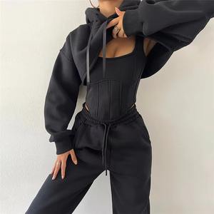 Vente en gros Ensemble de survêtements 3 pièces pour femmes, sweat à capuche et pantalon de jogging et haut court, tenue de sport décontractée et de détente - Product Image 6