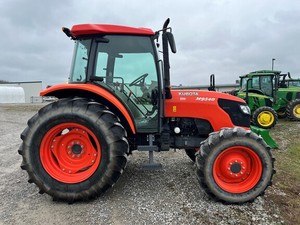 Tractor Utilitario Diésel Kubota M9540 Nuevo y Usado de 95HP con Toma de Fuerza para Aplicaciones Agrícolas, de Huertos y Plantaciones - Product Image 3