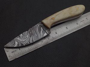 Couteau skinner en acier damas fait à la main personnalisé manche en os avec bel étui en cuir - Product Image 4