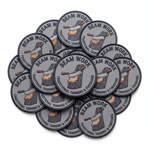 Parche bordado ovalado personalizado al por mayor, insignia de cuero vintage con acabado Dubbin Oil y borde Merrow, emblema para ropa a granel - Product Image 4