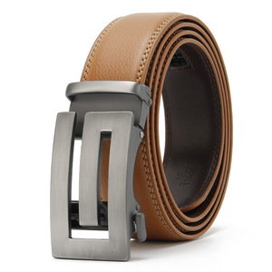 Cinturón de cuero personalizable ligero de alta calidad para hombres diseñado para la comodidad y la longevidad se adapta al atuendo formal de oficina informal - Product Image 3