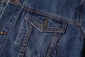 Venta al por mayor de los hombres clásico esencial chaqueta de mezclilla para los hombres Durable y cómodo de alto rendimiento Streetwear chaqueta de mezclilla - Product Image 4