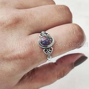 Anillo de Mujer con Ópalo Negro Natural, Piedra de Nacimiento de Octubre, Joyería Bohemia Pequeña Hecha a Mano, Anillo de Plata de Ley 925 - Product Image 4