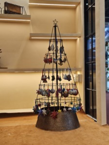 Ornement suspendu d'arbre de Noël à paillettes bleues décoration d'arbre de Noël étincelante avec ruban pour décor de fête à la maison de vacances - Product Image 4
