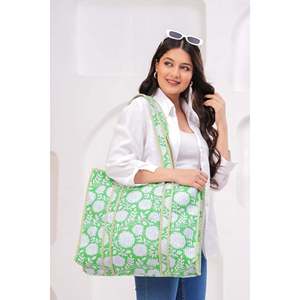 Bolso Tote de Algodón con Estampado Floral Hecho a Mano, Verde y Blanco, Acolchado, con Asa, Ecológico, Cierre Abierto, para Uso Diario - Product Image 5