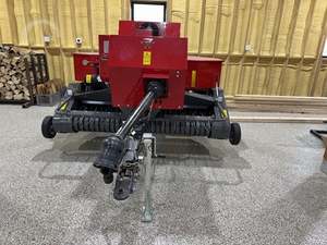 Presse à balles carrée Massey Ferguson SB 1840 d'occasion pour la récolte de céréales, maïs, blé, riz, arachides, pommes de terre - Product Image 6