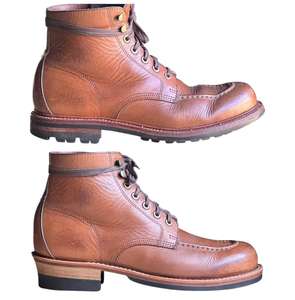 C'est une paire de bottes Red Wing Classic Moc de 6 pouces en cuir Prairie noir, modèle Grant Stone Brass Boot. - Product Image 4