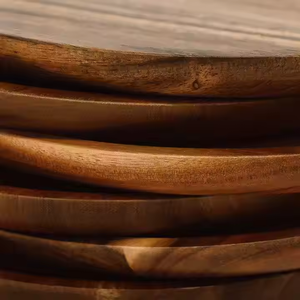 Des assiettes en bois élégantes et durables pour un repas intemporel par Crescent Crafts - Product Image 3