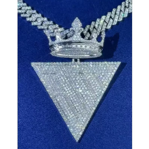 Collar de Lujo con Colgante de Corona Triangular con Incrustaciones de Diamantes Moissanite, Acabado Plateado, Estilo Hip Hop - Product Image 2