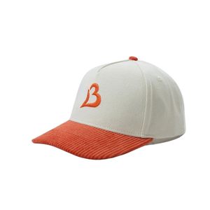 Casquette de golf 5 panneaux personnalisée avec logo brodé OEM, visière en velours côtelé et clip métallique en cuivre pour un style sur et hors le terrain - Product Image 1