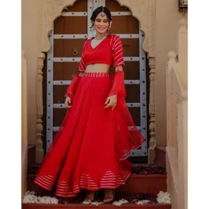 Conjunto de Lehenga para Mujer en Seda Chinon Roja con Bordado Gota - Product Image 5