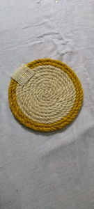 Sous-verre en macramé écologique fabriqué par un fabricant de confiance, avec un aspect artisanal et un corps rond tissé, adapté aux amoureux de l'environnement - Product Image 4