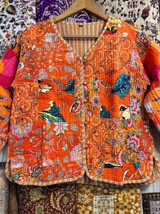 Chaqueta Kantha Reversible Bohemia para Mujer Diseño de Patchwork Acolchado con Relleno de Algodón Otoño Invierno Abrigo para Vacaciones - Product Image 4