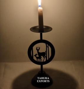 Nouveau bougeoir élégant en fer noir avec une touche artistique faite à la main et unique pour les maisons créatives et l'éclairage d'ambiance dramatique - Product Image 4