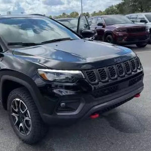 Jeep Compass Trailhawk 2024 d'occasion, conduite à gauche, sièges en cuir, caméra de recul, excellent état, phares au xénon, écran tactile - Product Image 5