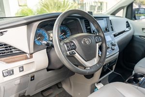Toyota Sienna XLE 2017 Usada en Buen Estado # 4 de los 4 modelos con paquete de rendimiento DG-Spec, asientos en la tercera fila, propiedad de California - Product Image 4