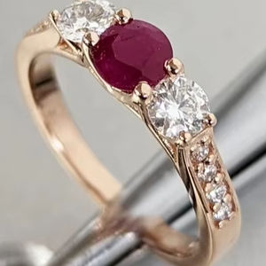 925 Strling argent rouge rubis bague de fiançailles ronde coupe gemmes diamant bande de mariage, 3 pierres Unique femmes bague de promesse de mariée - Product Image 1