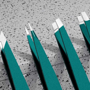 Pince à sourcils en acier inoxydable de haute qualité Pointe pointue personnalisable Durable et facile à utiliser pour un retrait de précision - Product Image 3