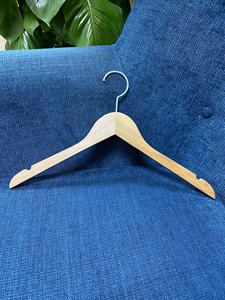 Cintre en bois naturel pour garde-robe | Cintres en bois de pin et de Manglietia à prix compétitif - Product Image 5