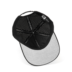Casquette de baseball personnalisée à 5 panneaux avec logo en caoutchouc PVC Casquette perforée imperméable à l'eau découpée au laser Casquette de golf et de sport de performance Vente en gros - Product Image 3