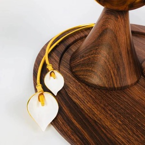 Ensemble de porte-encens en bois artisanal avec plateau et bol, idéal pour l'ambiance de la maison et l'accueil des invités, provenance d'Inde - Product Image 6