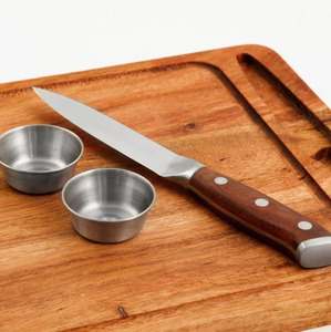 Assiette à steak en bois d'acacia de qualité supérieure 2 tasses à condiments planche de service à découper personnalisée et écologique sans danger pour la cuisine - Product Image 2