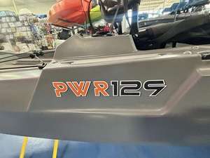 LIVRAISON GRATUITE NOUVEAU 2025 Kayak de pêche Bonafide PWR 129 + Remorque Gratuite - Product Image 4