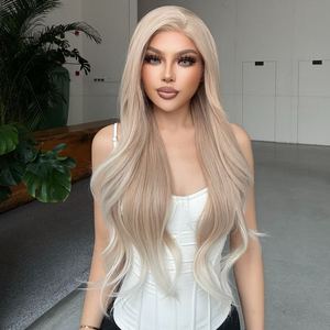 Perruque synthétique Rosalie-DWY 136 à raie libre, ondulée, blond clair champion, avec dentelle transparente sur le devant - Product Image 5