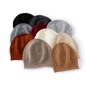 Vente en gros de bonnets en laine décontractés et polyvalents en polyester/coton avec logo personnalisé, doux, chauds, pour l'extérieur, personnalisation - Product Image 4