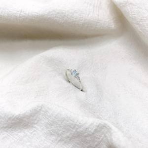6mm putri memotong Aqua biru CZ Cincin pertunangan dalam perak dengan sisi batu klasik Janji perhiasan grosir OEM produsen - Product Image 5