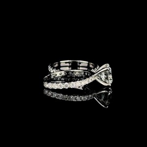 Anillo de Diamante Natural Certificado de 1.0 CT, Corte Brillante, Color E, Minimalista, Solitario, Banda de Diamantes Lisa, Oro Sólido de 18K - Product Image 3