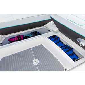 Barco de Lujo Regal 38 SAV ULTIMATE 2026 con Motor Intraborda Yamaha, Garantía de 5 Años, Certificado de Capacidad - Product Image 5