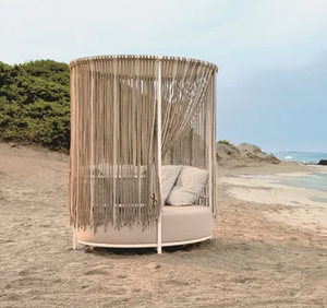 Lit de repos sculptural « Nest » avec auvent rétractable - Product Image 6