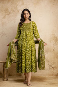 Robe en rayonne de qualité supérieure avec broderie de séquence Dupatta pour fabricant indien - Product Image 2