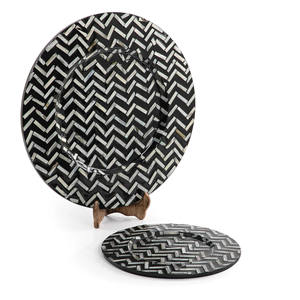 Un centro de mesa elegante llamativo pastel de chocolate que sirve Ramadán árabe Eid bandeja para servir con Incrustaciones de nácar - Product Image 1