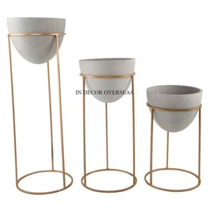 Best Quality Metal Made Round Shape High Grade Gold Plated <b>Planters</b> With <b>Wooden</b> Base Stand From Indian Supplier In Low Price - Product Image 3