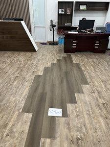 Revêtement de sol en vinyle Vfloor, PVC, système de clic, imperméable, gaufré, moderne, carrelage de sol pour bureau - Product Image 1
