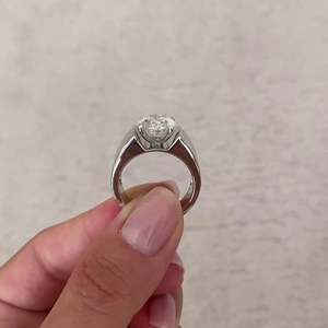 Bague de fiançailles pour homme avec diamant de laboratoire ovale de 5,00 ct, sertie en canal, certifiée IGI, couleur D-E-F, clarté VVSVS - Product Image 6