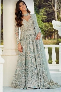 Robe de soirée en mousseline de soie fantaisie de style pakistanais traditionnel pour femmes, design Salwar Kameez pour les occasions spéciales - Product Image 4