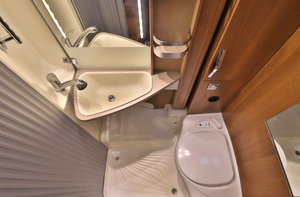 รถบ้านมอเตอร์โฮม ALCOVE Swift Edge476 สีขาว รุ่นหรูหรา พื้นอะคริลิค รองรับ 4-6 คน มาตรฐานยูโร 5 น้ำหนักบรรทุก 11000 กก. - Product Image 6