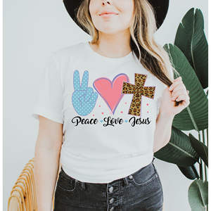 Bella Canvas Peace love Jesus Crop top ajusté pour femme en tissu jersey de coton filé à anneaux respirant avec lettrage décoratif, coupe oversize - Product Image 1