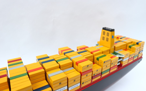 HAPAGG LLOYDD HAMBURG EXPRESS Maquette de bateau en bois Artisanat de haute qualité du Vietnam Livraison rapide pour les occasions de Noël - Product Image 2