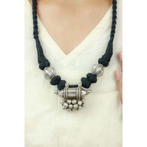 Collar Tabeej Tribal Vintage de Plata 925 para Mujer, Joyería Cultural Coleccionable, Cadena con Cuentas Negras Dori de 36 Pulgadas, Rajasthan - Product Image 3