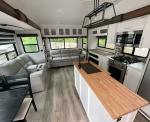 2025 2024 2026 P-r-i-m-e T-i-m-e Crusader 335R-L-P Autocaravanas y Remolques de Viaje - Product Image 1