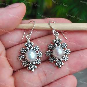 Pendientes Colgantes de Plata de Ley 925 con Perlas de Agua Dulce, Joyería Floral Hecha a Mano, Regalo de Piedra de Nacimiento de Junio, Diseño Elegante de Flor - Product Image 6