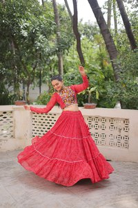 ชุดเสื้อชินอน lehenga แบบดั้งเดิมดีไซเนอร์พร้อมเสื้อคลุมแบบมีรอยจีบสำหรับงานปาร์ตี้งานบอลลีวู้ด - Product Image 3