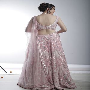 Lehenga Choli de mariage indien en gros avec broderie de paillettes multicolores, vêtements de mariée sur mesure pour occasions spéciales - Product Image 3
